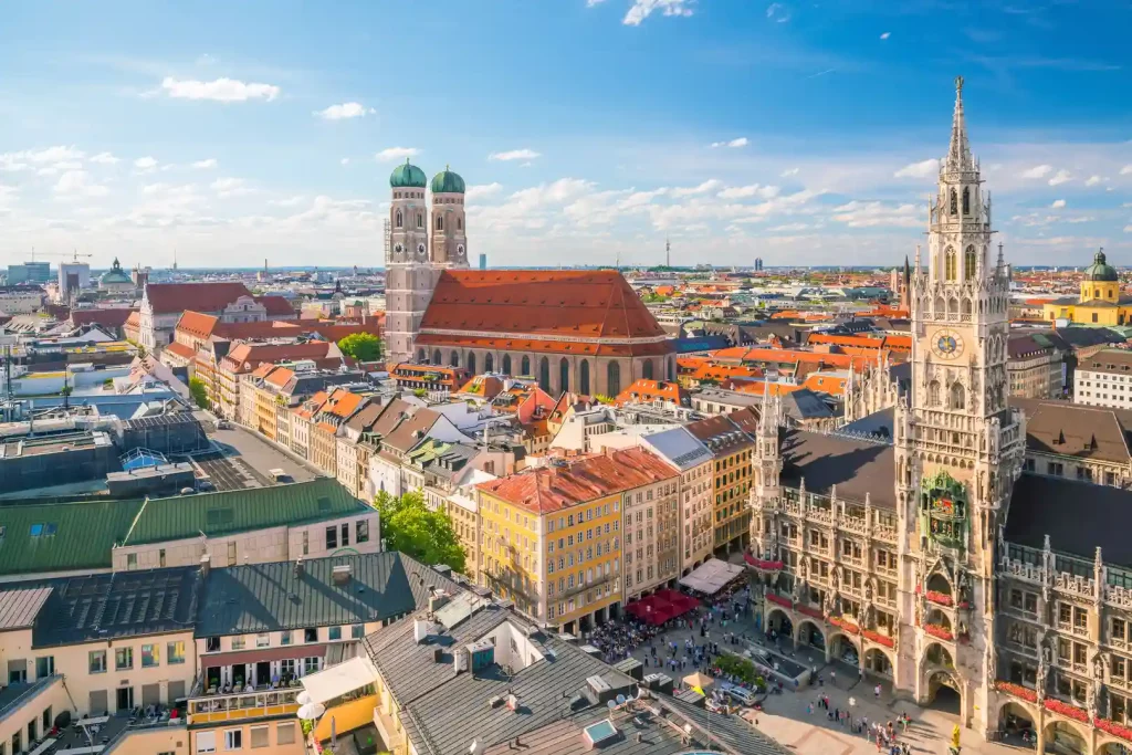 horizonte-de-munich-con-el-ayuntamiento-de-marienplatz-en-alemania